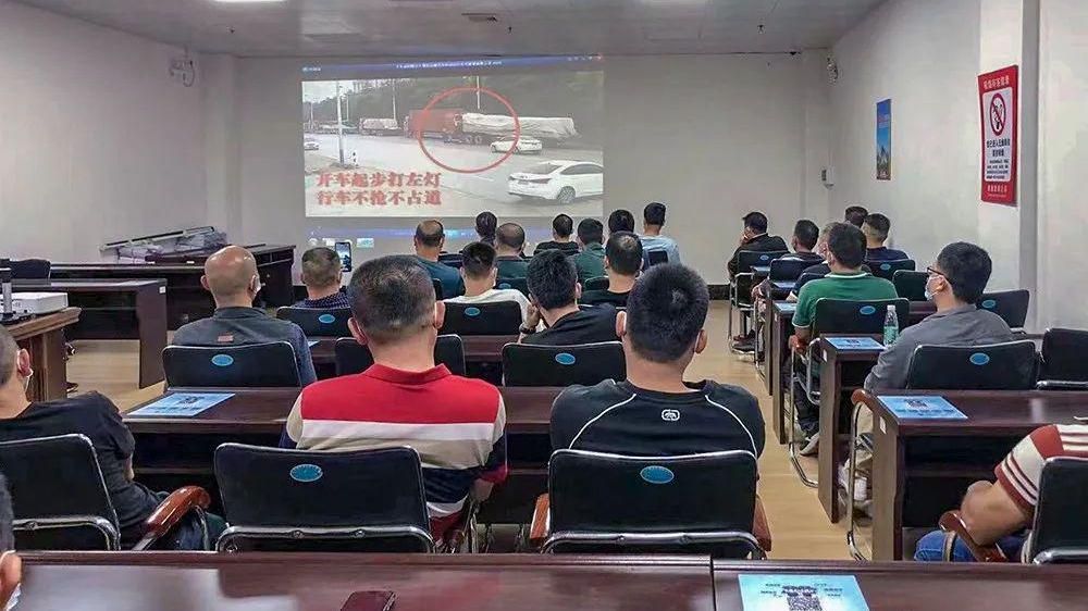 肇慶廣寧縣交警部門組織大貨車司機開展交通安全培訓