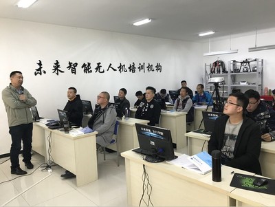 未來智能飛行學(xué)院4月“無人機(jī)駕駛員取證培訓(xùn)班”正當(dāng)時(shí)