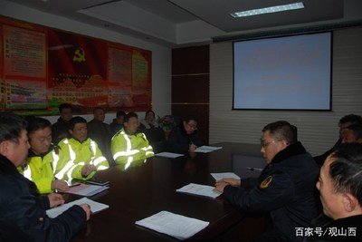 垣曲縣公安局交警大隊(duì)聯(lián)合運(yùn)管部門(mén)開(kāi)展客運(yùn)駕駛員安全培訓(xùn)