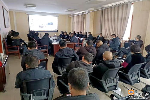 學(xué)校開(kāi)展校車(chē)駕駛員行車(chē)安全教育培訓(xùn)