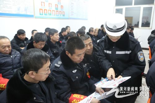 平魯交警大隊(duì)深入公交公司開展春運(yùn)駕駛員安全教育培訓(xùn)