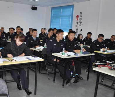 歡迎甘肅平?jīng)龉I(yè)園區(qū)領(lǐng)導(dǎo)干部一行蒞臨全球鷹無人機(jī)