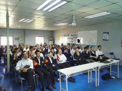 三公司空港快線車隊召開月度安全生產例會暨第一季度綜治消防培訓演練