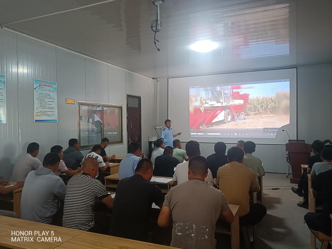 各地快報 金鄉縣舉辦農機駕駛員"三夏"生產安全培訓班