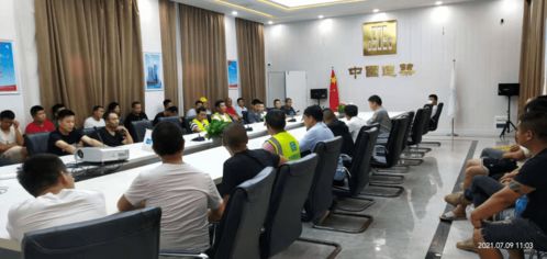 武漢智能網(wǎng)聯(lián)汽車(chē)測(cè)試場(chǎng)開(kāi)展吊車(chē)與挖掘機(jī)駕駛員安全培訓(xùn)