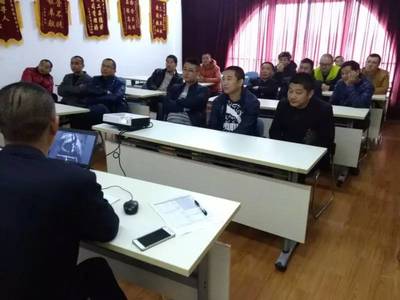 抓好源頭管理，強(qiáng)化安全教育——三分開(kāi)展重點(diǎn)駕駛員安全再培訓(xùn)活動(dòng)